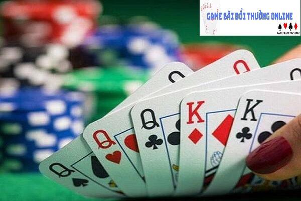 Bài Phỏm gamebaidoithuongonlinelive